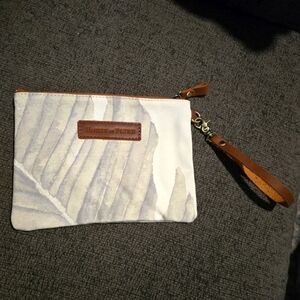 House of Flynn | Leafy Wristlet